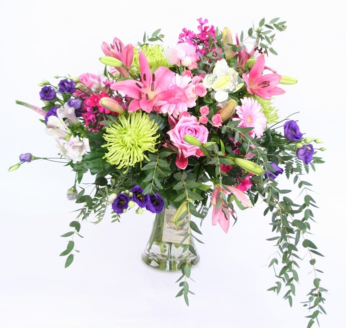 Bouquet of Sweet Flowers Weelde Versloven and Getting married