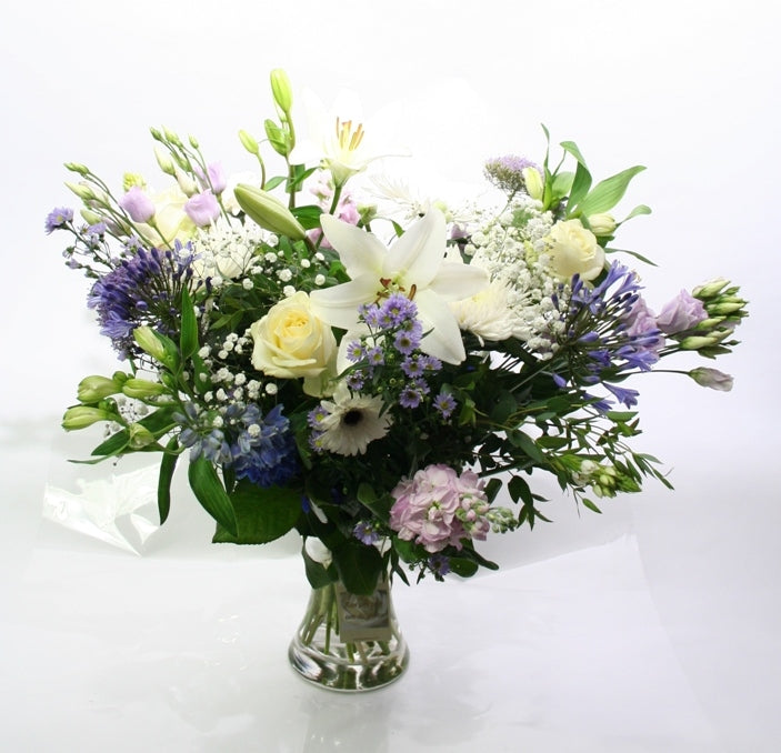 Bouquet tritt ein und heiratet für bezaubernde Feldstrauß