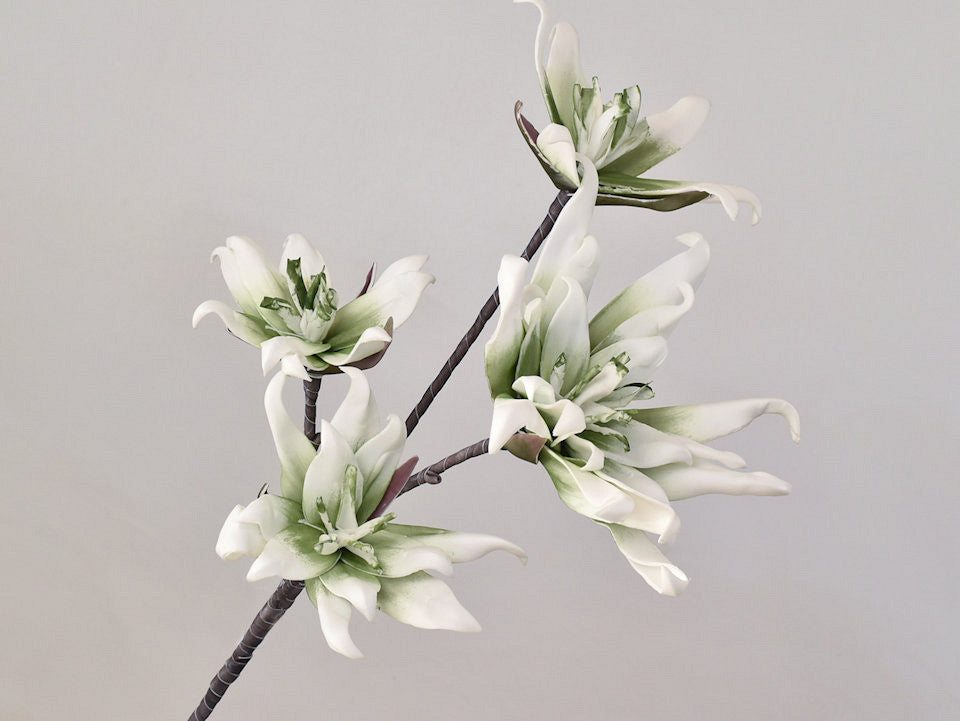 Branche de fleur en mousse blanc / vert 85 cm