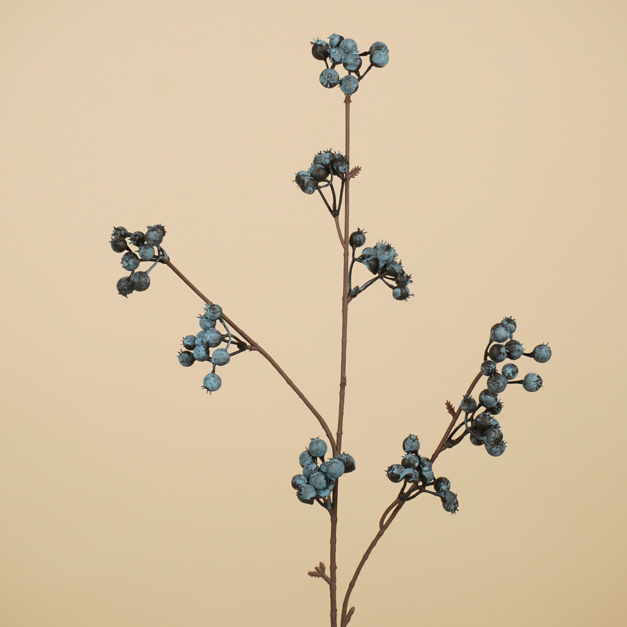 Branche de baies en soie – Bleue (76 cm)