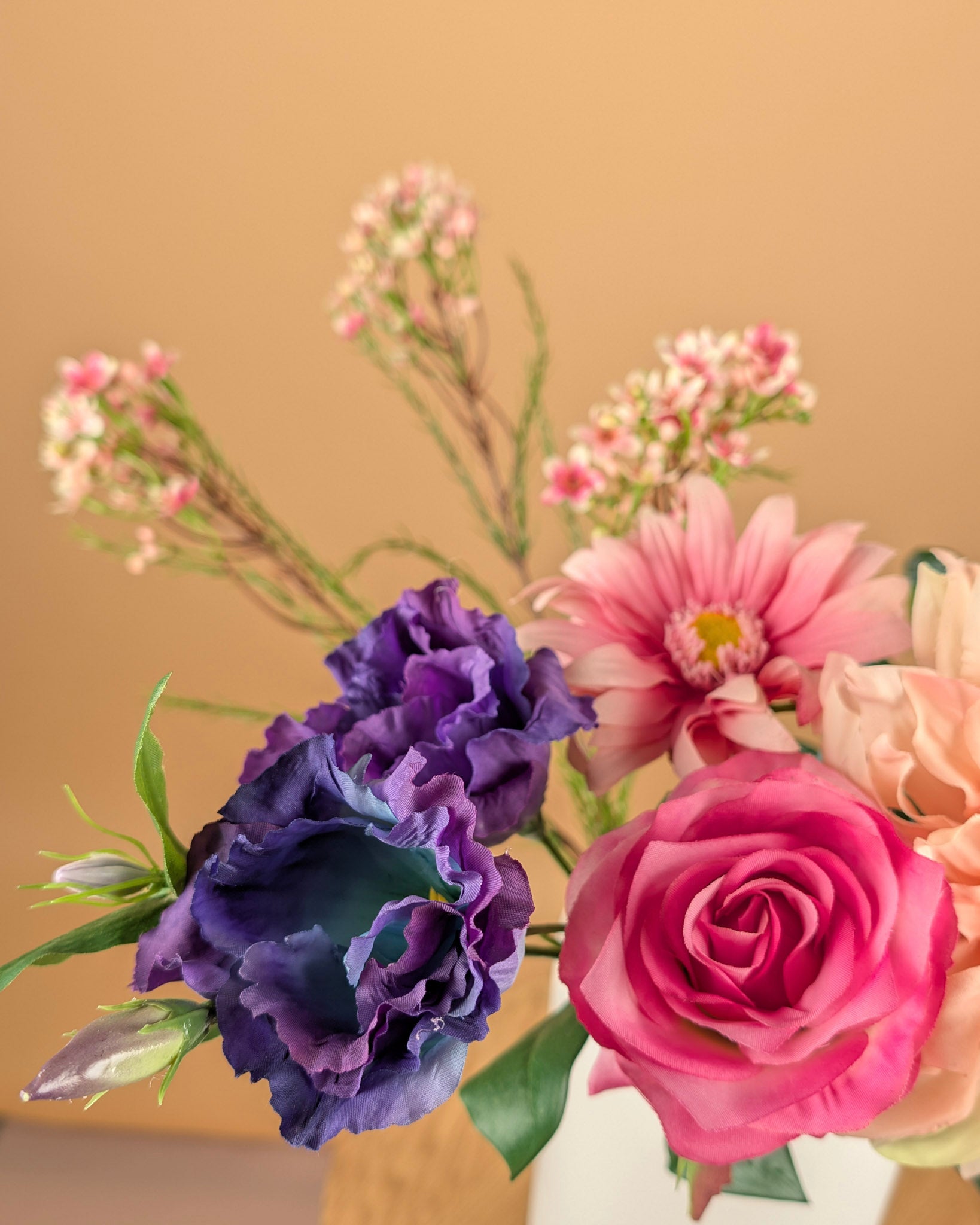 Zijdeboeket Elira – Paars / Perzik – 55 cm