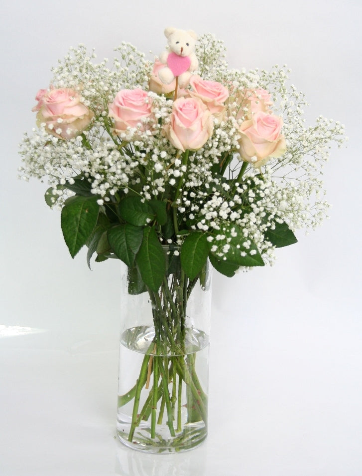 Pink Roses Bouquet mit Gypsophile und rosa Beertje