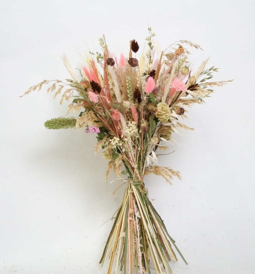 Dry flowers bouquet boreole