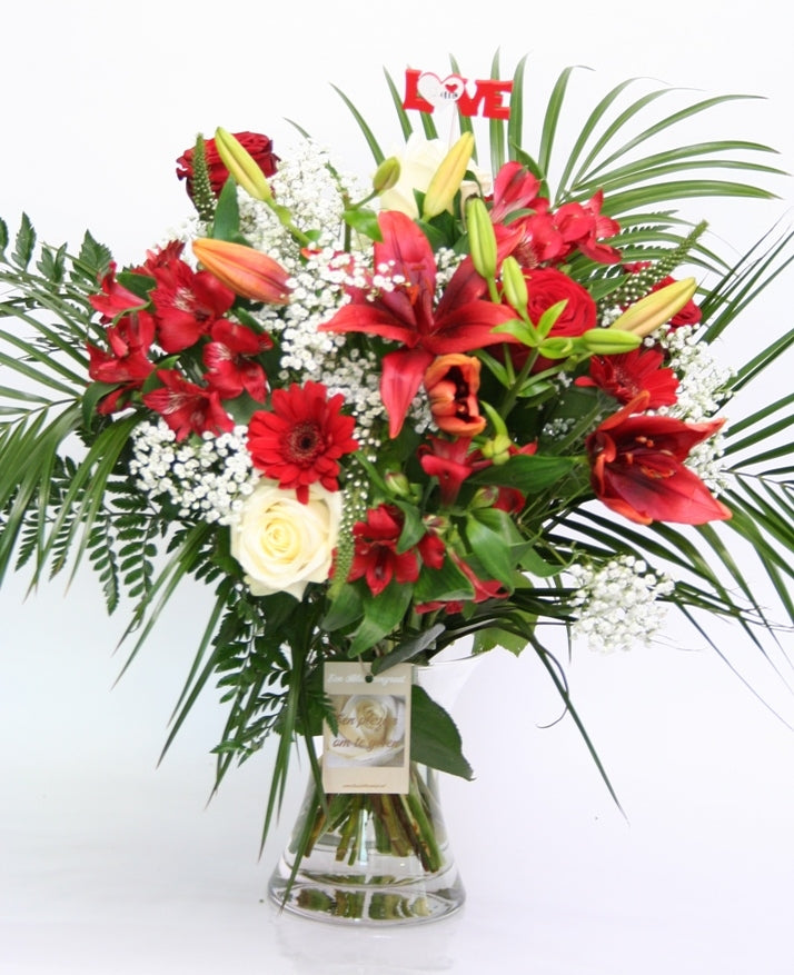 Bouquet Flowers Red White Seducer Leaving and Getting married