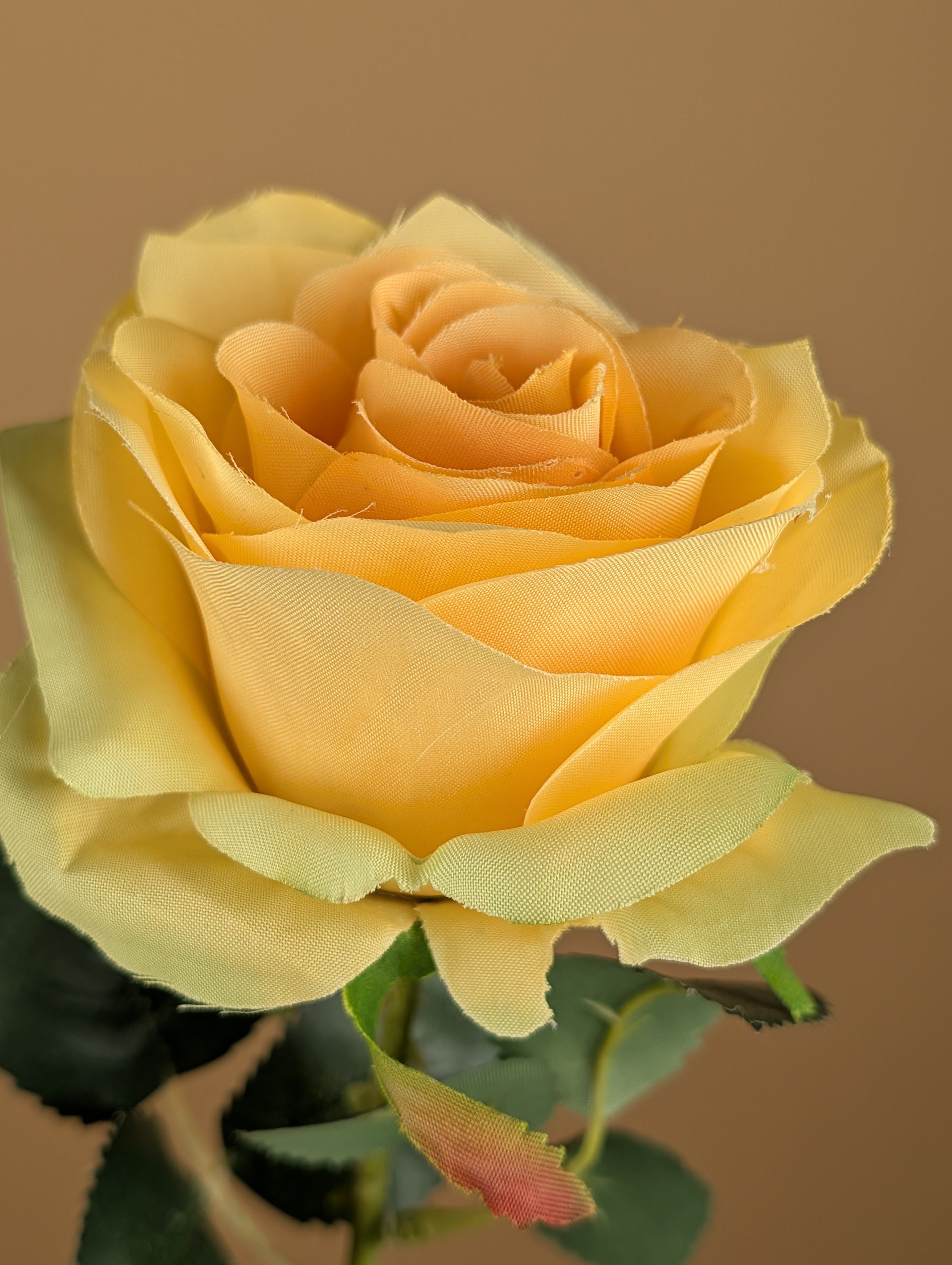 Rose de soie Simone – Jaune tendre (45 cm)