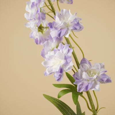Branche de delphinium en soie – Violet lavande (85 cm)